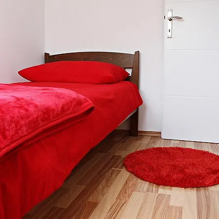 Apartman Ada *